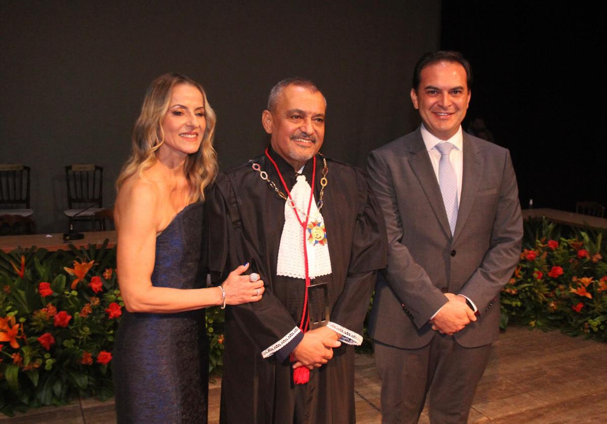 Em solenidade no Teatro Amazonas, Mateus Assayag parabeniza novos dirigentes do TJAM