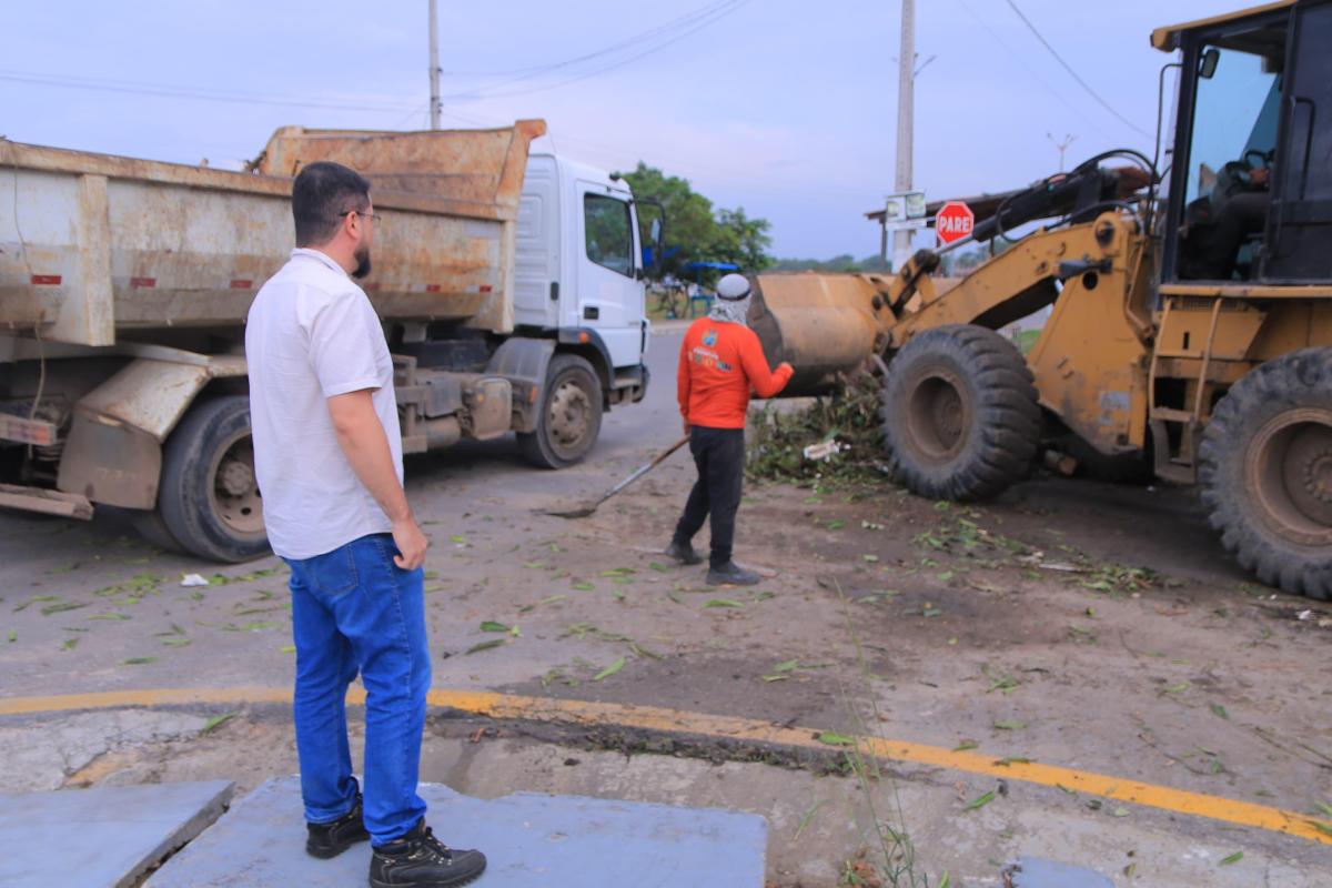Prefeitura de Parintins intensifica ações de limpeza com mutirão nos bairros