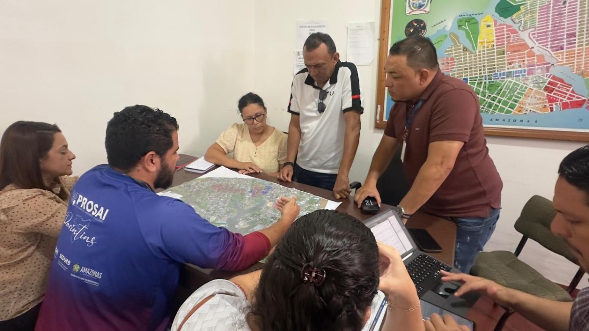 Secretaria de Terras, Cadastro e Arrecadação e PROSAI reúnem para discutir regularização fundiária em Parintins