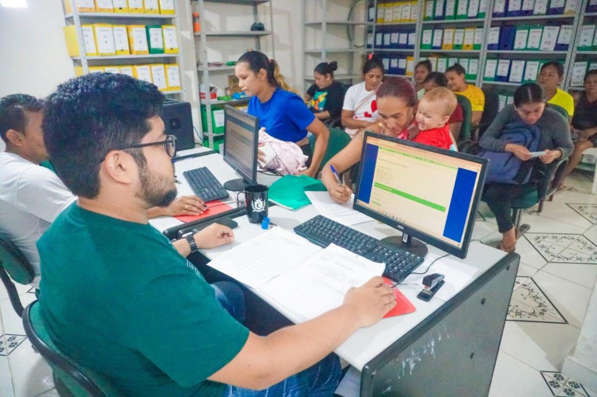 Prefeitura de Parintins convoca mais de 4 mil famílias para atualizar Bolsa Família
