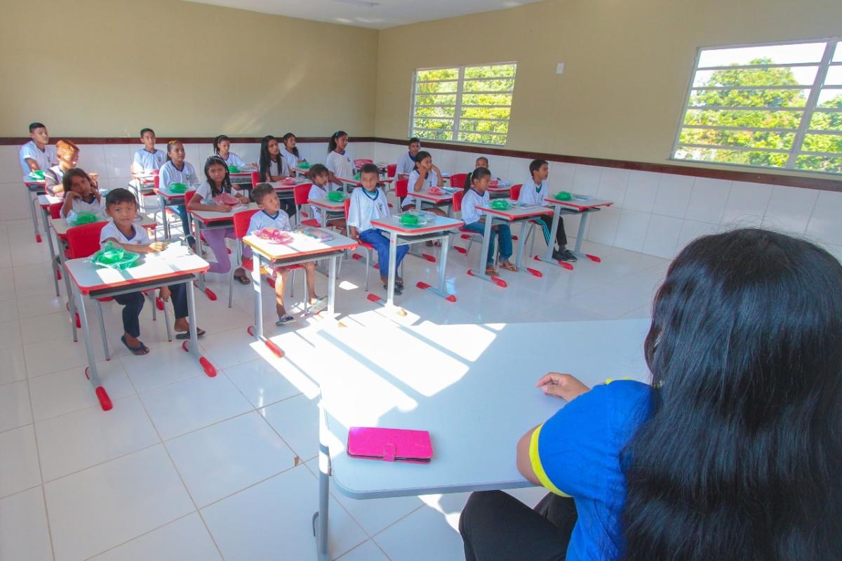 Parintins celebra Dia Internacional da Educação destacando avanços na rede municipal