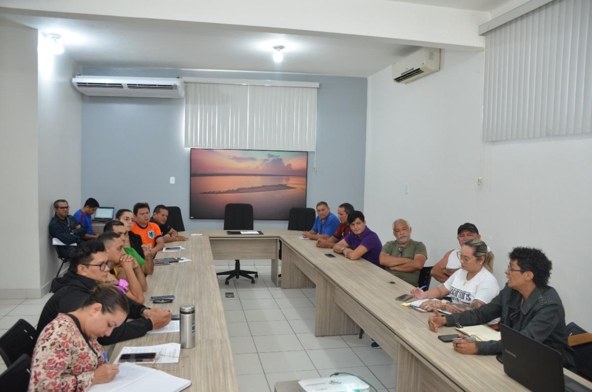 Prefeitura de Parintins e Associação Carnavalesca reformulam o Regulamento do Carnailha 2025
