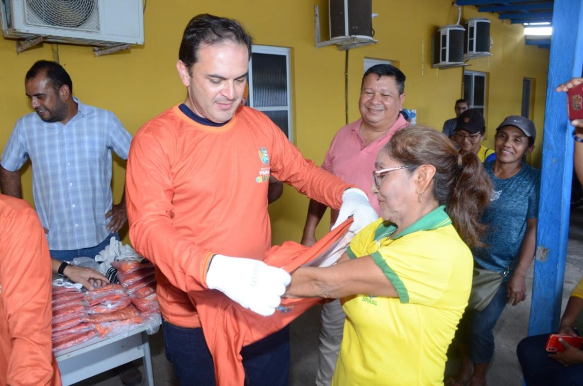 Prefeitura de Parintins faz entrega de EPI’s e fardamentos aos servidores da Secretaria Municipal de Limpeza Pública
