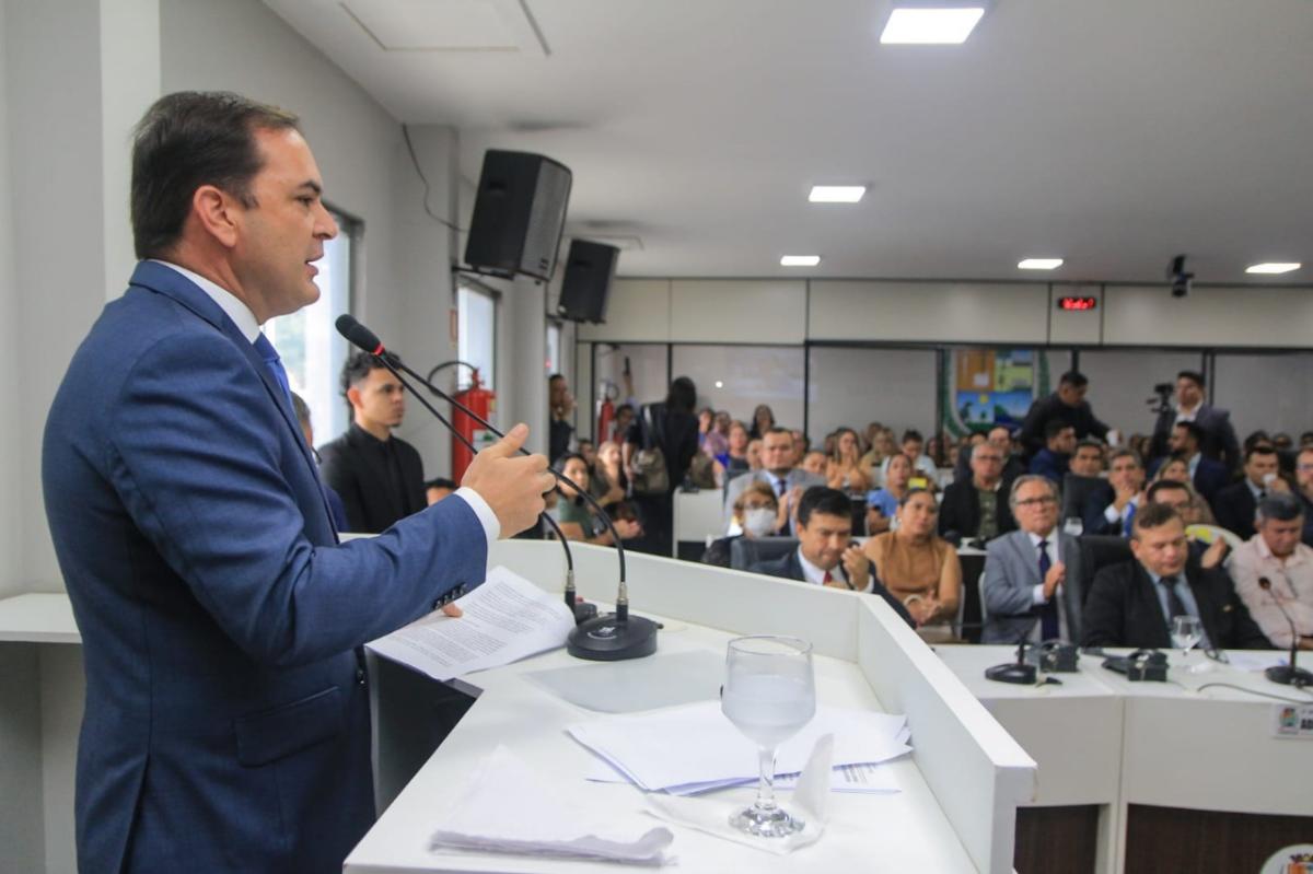 Mateus Assayag leva mensagem de compromisso e respeito ao povo de Parintins na abertura dos trabalhos da Câmara Municipal