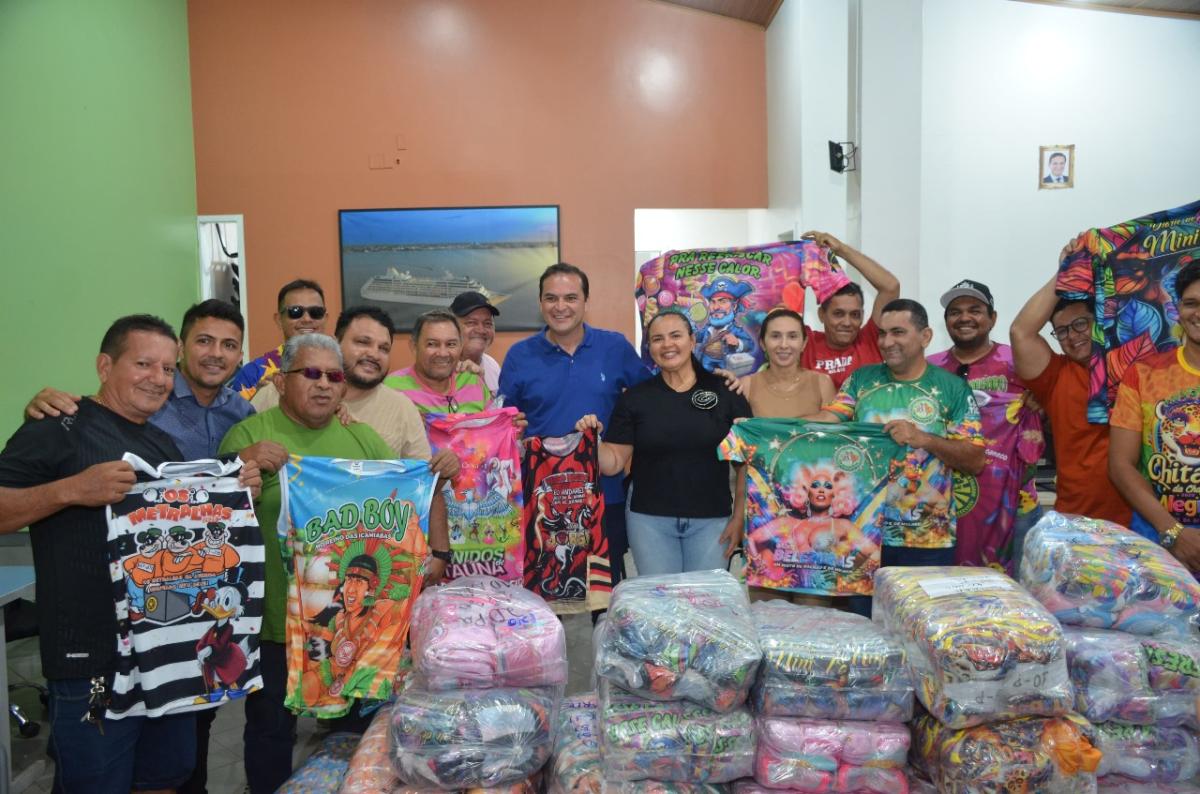 Prefeitura de Parintins entrega abadás aos blocos das chaves Irreverentes e Especiais do Carnailha 2025