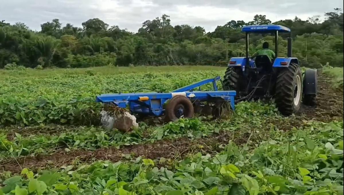 Prefeitura de Parintins conclui primeira ação de mecanização para produtores do Murituba