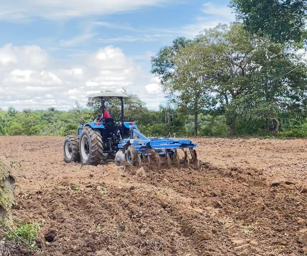 Prefeitura de Parintins conclui serviços de mecanização para recuperação de pastagem na zona rural