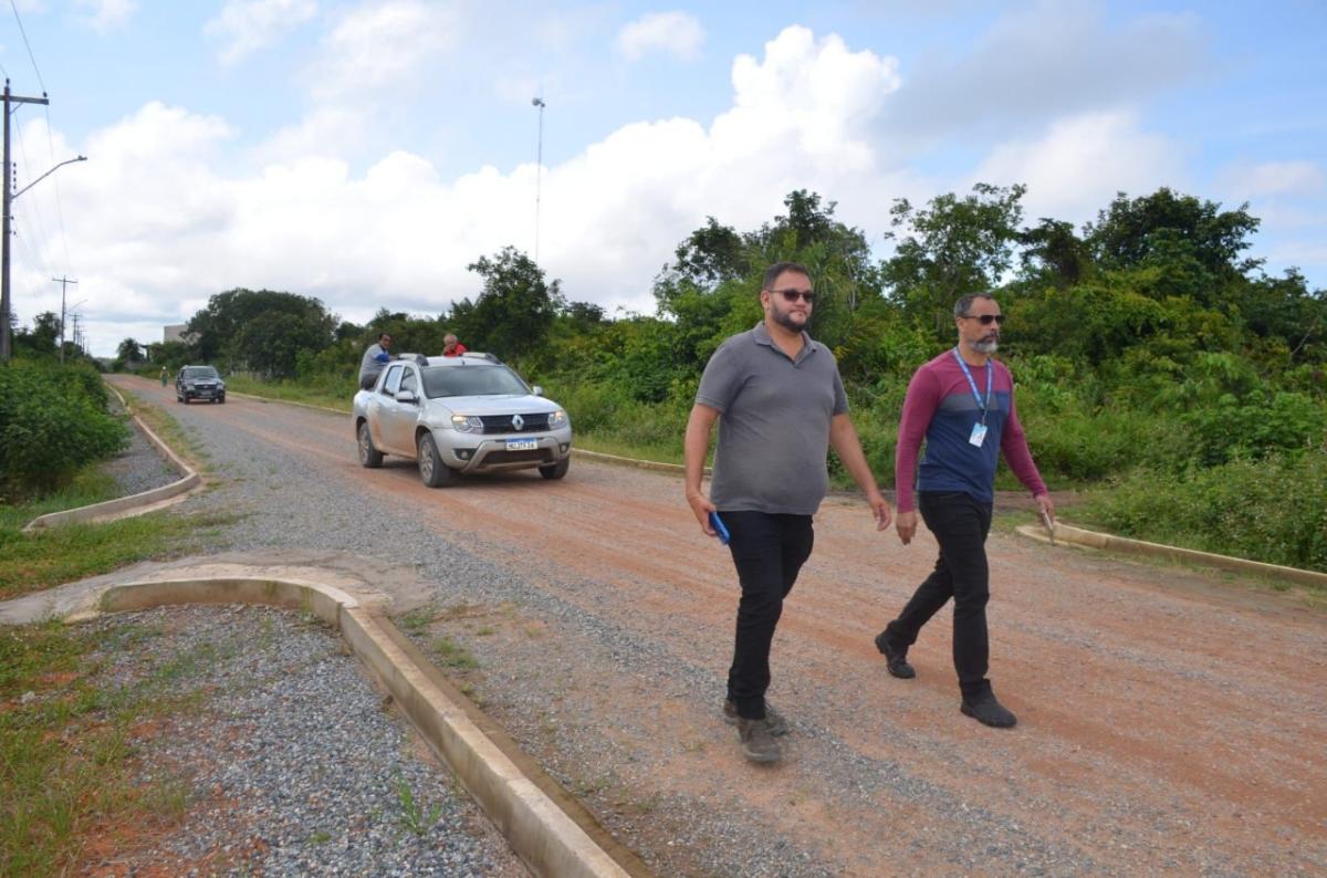 Cerca de 40 km de pavimentação são implementados nas estradas que ligam Monte Sinai, Mocambo e Caburi
