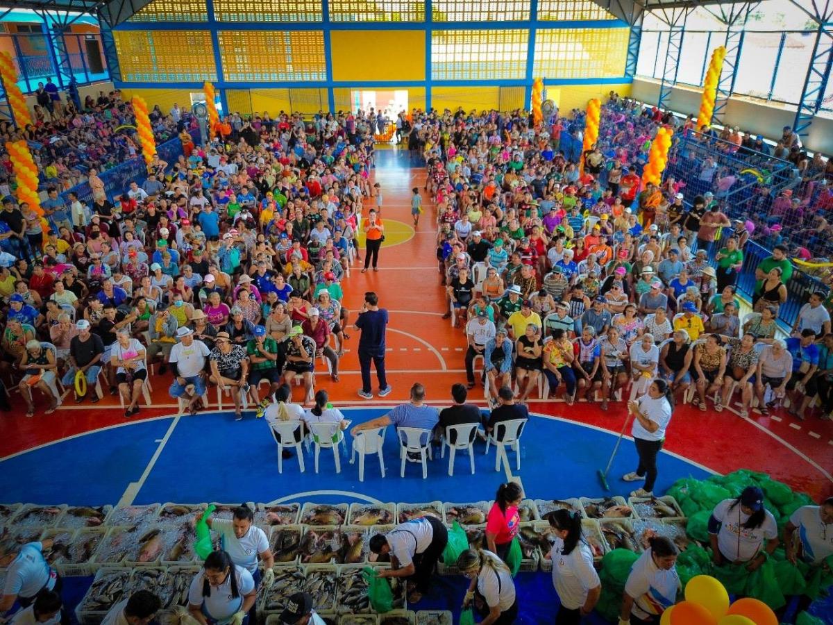 Prefeitura de Parintins entrega de 21 toneladas de pescado para 27 mil pessoas
