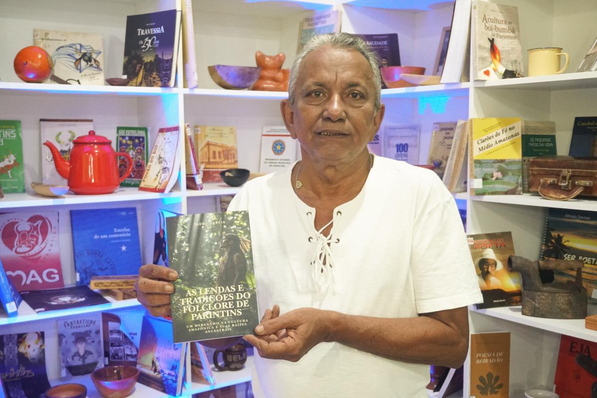 Parintins celebra lançamento de livro sobre lendas e tradições folclóricas da cidade