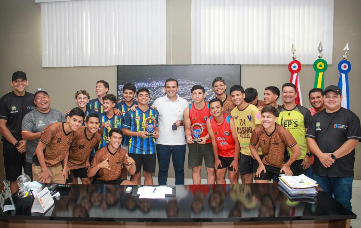 Prefeito Mateus Assayag recebe troféus e medalhas conquistadas por atletas parintinenses em Manaus