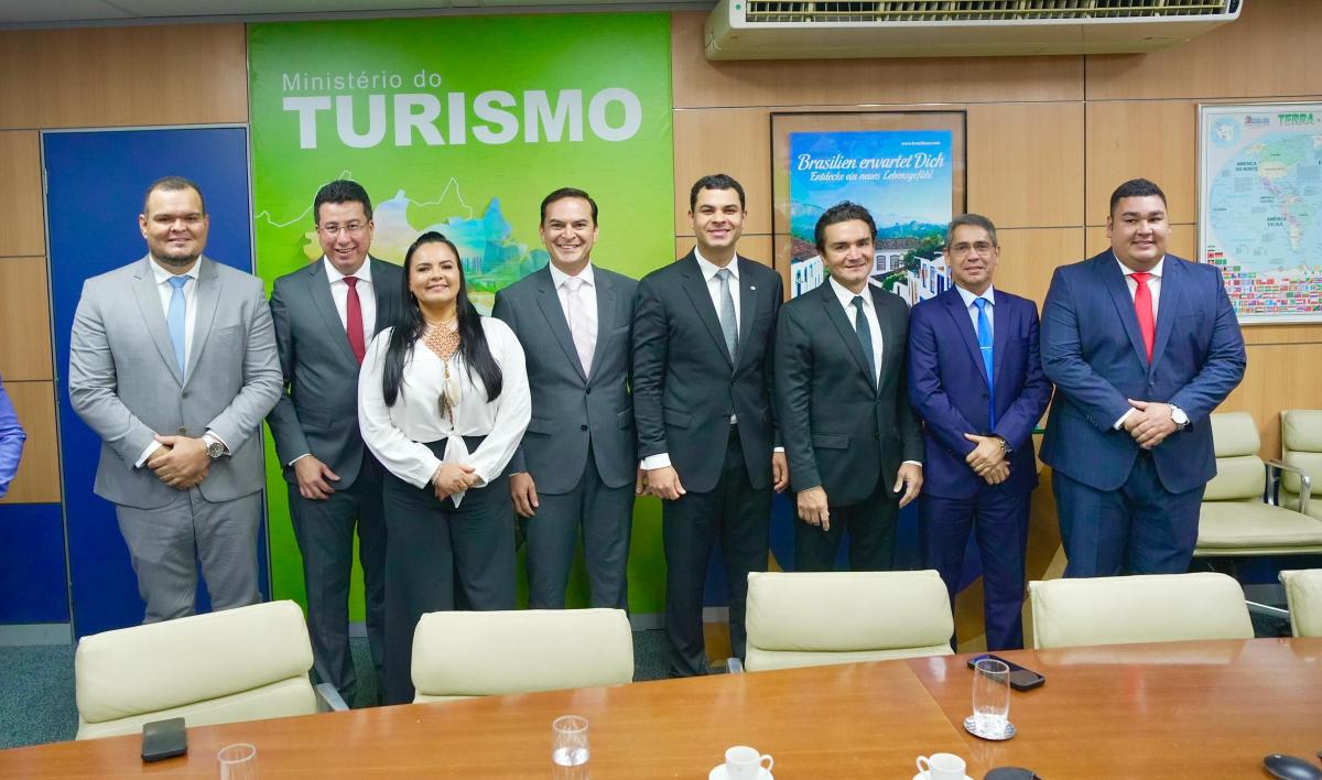 Prefeitura de Parintins e Ministério do Turismo discutem suporte para Festival de Caprichoso e Garantido