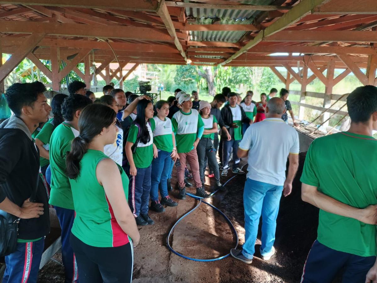 Secretaria de Produção Rural palestra para estudantes do Ifam sobre processo de compostagem orgânica