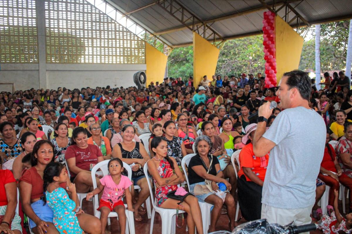 Festa na Vila Amazônia reúne mais de duas mil pessoas em show de prêmios da Prefeitura de Parintins