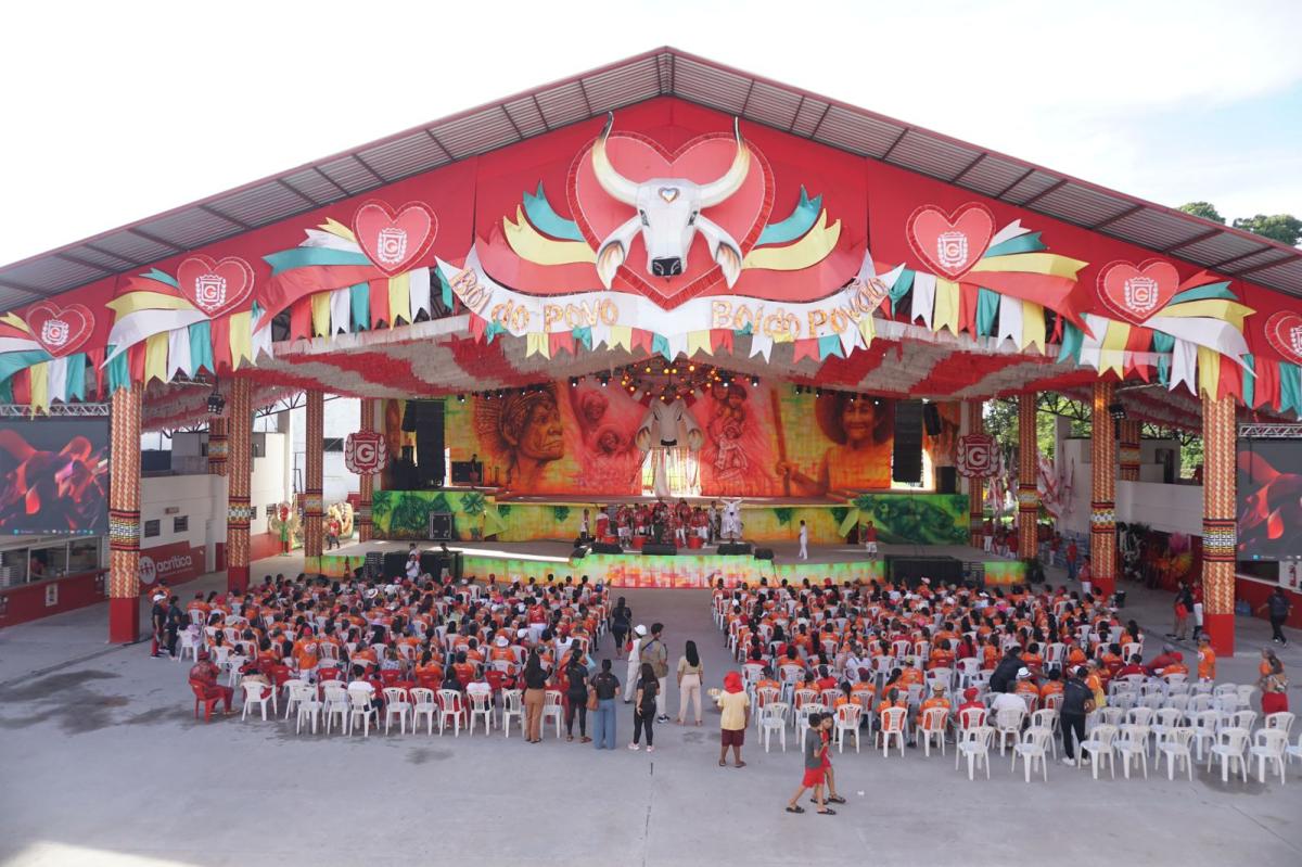Prefeitura de Parintins e Boi Garantido fazem festa para Núcleo dos Idosos