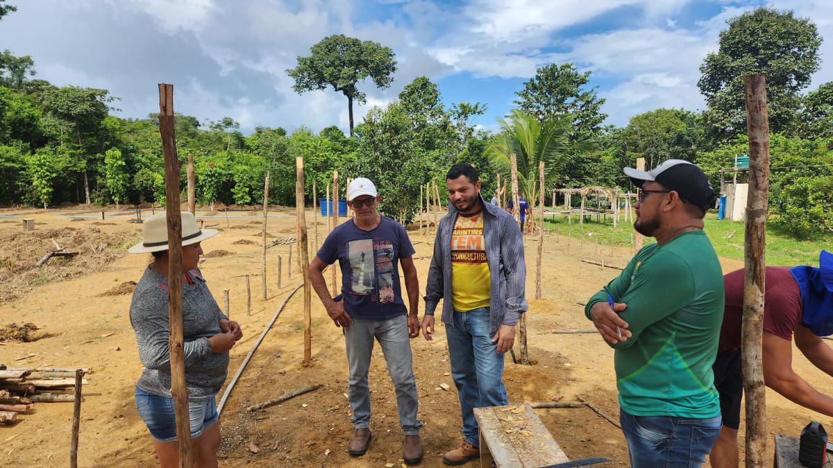 Prefeitura de Parintins inicia orientação técnica para nova safra de melancia em sistema vertical 