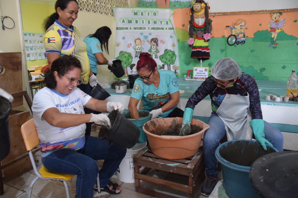 Escola Waldemira Bentes promove produção de vasos para plantas com reciclagem de isopor