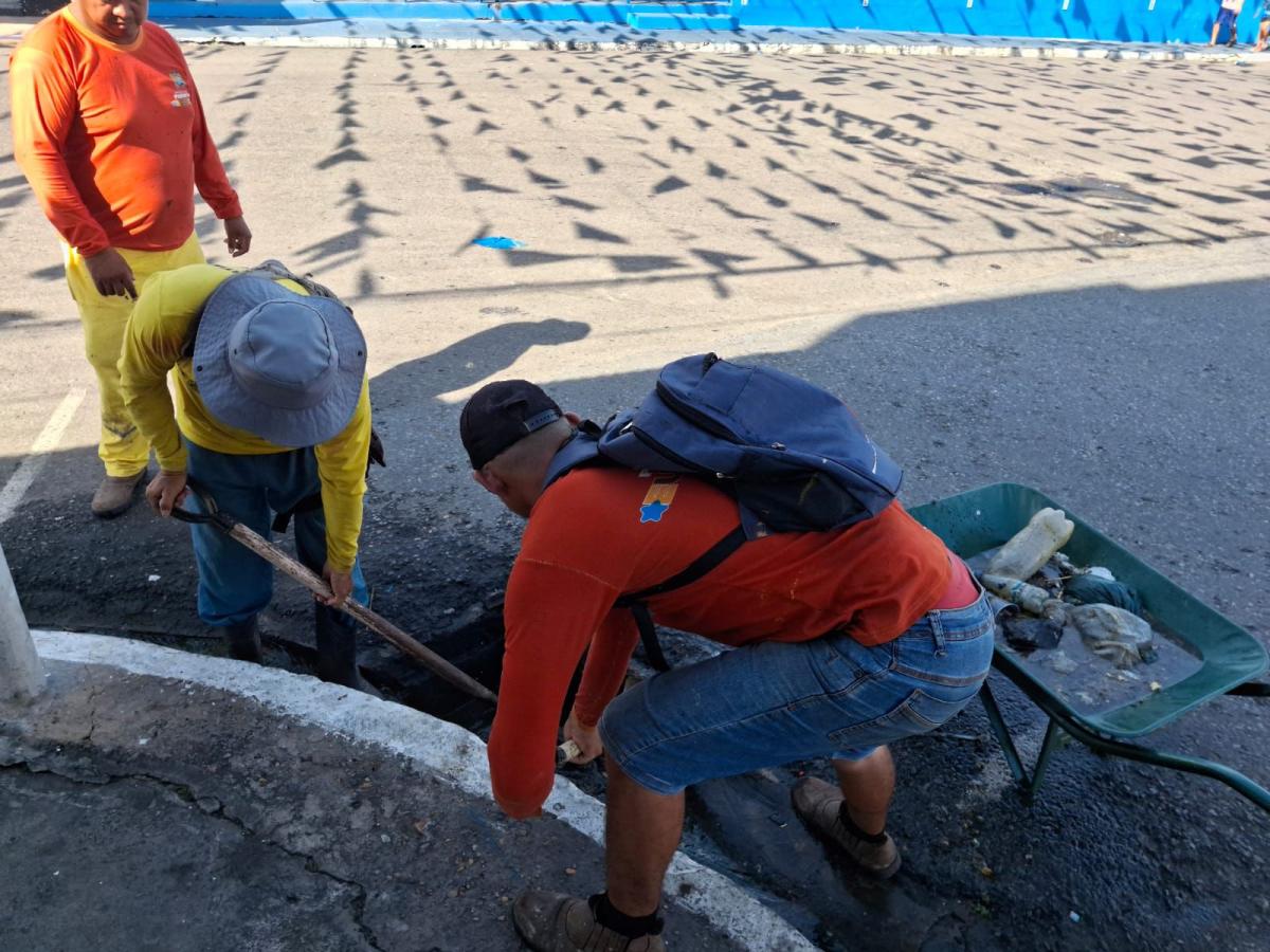 Prefeitura mantém força-tarefa de limpeza nas ruas de Parintins no pós-festival