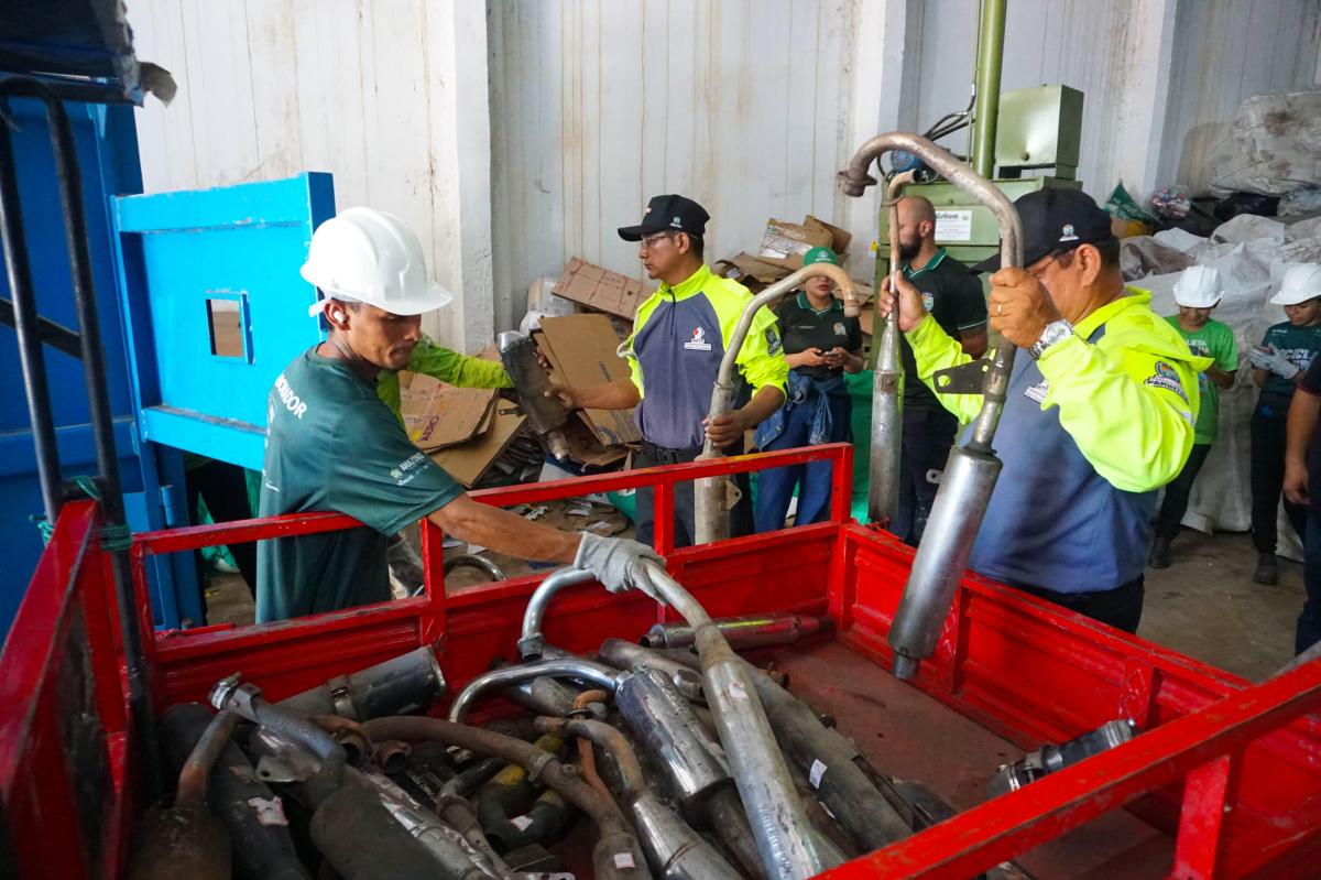Prefeitura de Parintins dá destinação adequada a descargas adulteradas e gera renda à Associação de Catadores
