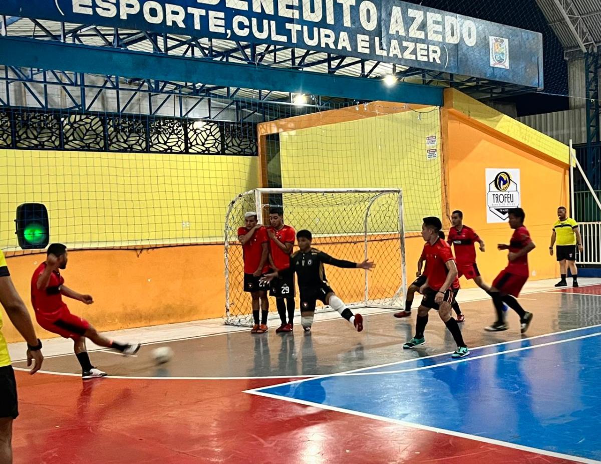 Promovida pela Prefeitura de Parintins, Copa Benedito Azêdo define semifinais da competição