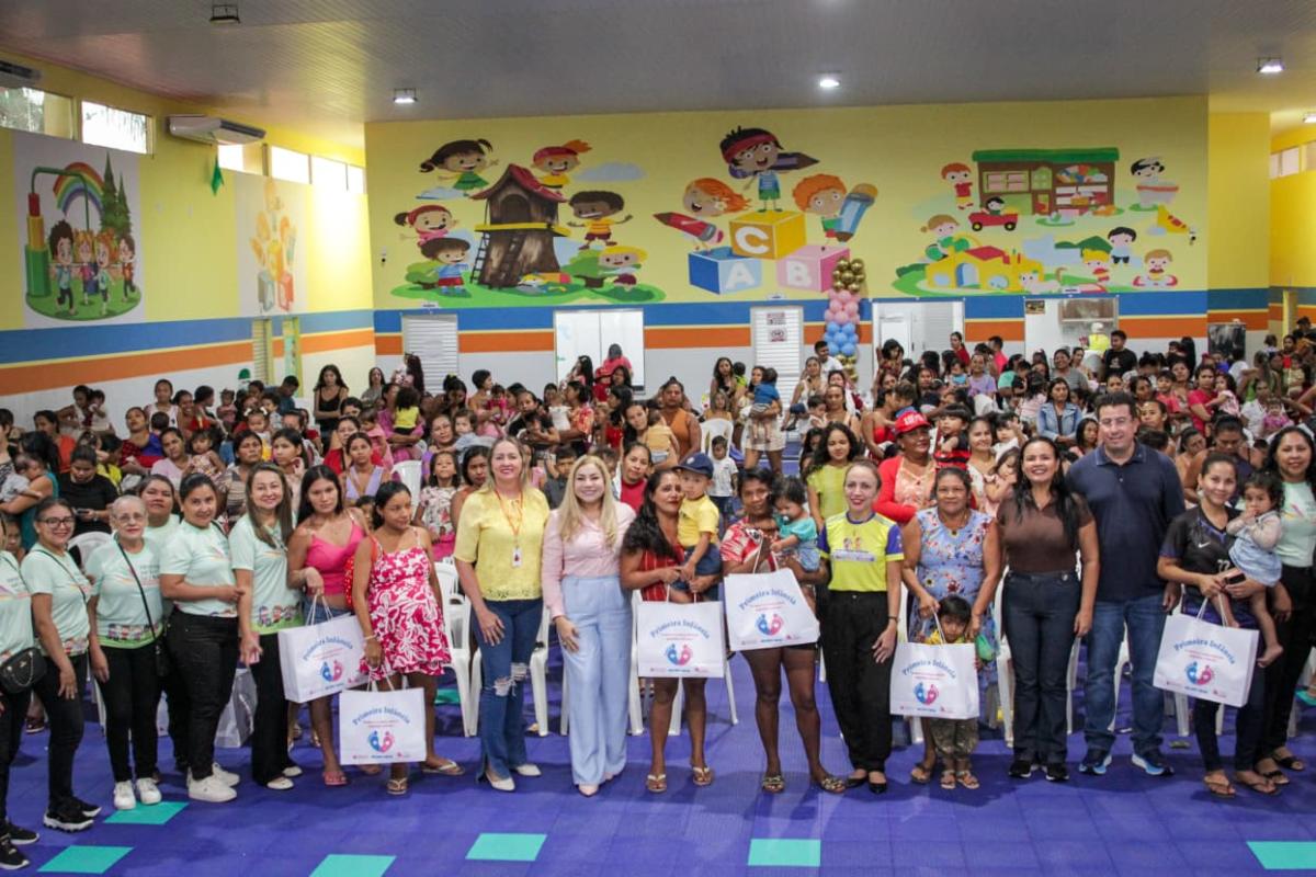 Prefeitura encerra Semana do Bebê entregando kits para usuários do Programa Criança Feliz