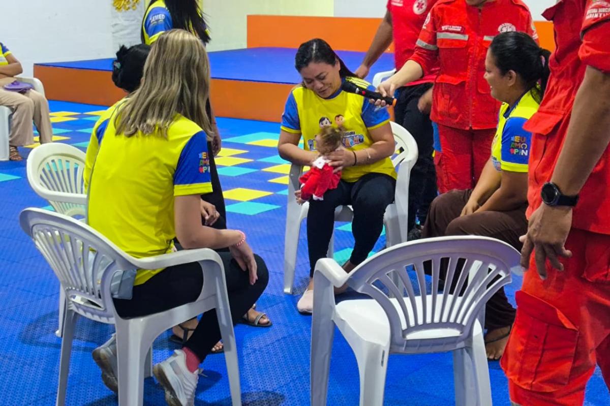 Servidores da Creche Municipal Paula do Carmo participam de capacitação em primeiros socorros