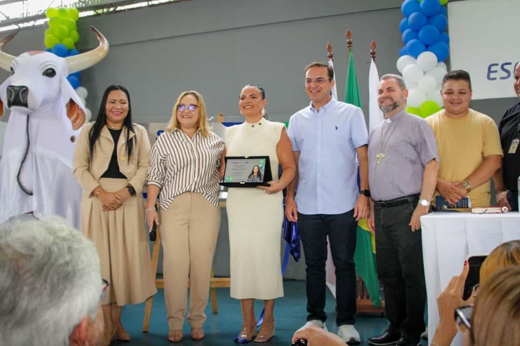 Quadra poliesportiva do SESI/Parintins recebe nome da vice-prefeita Vanessa Gonçalves