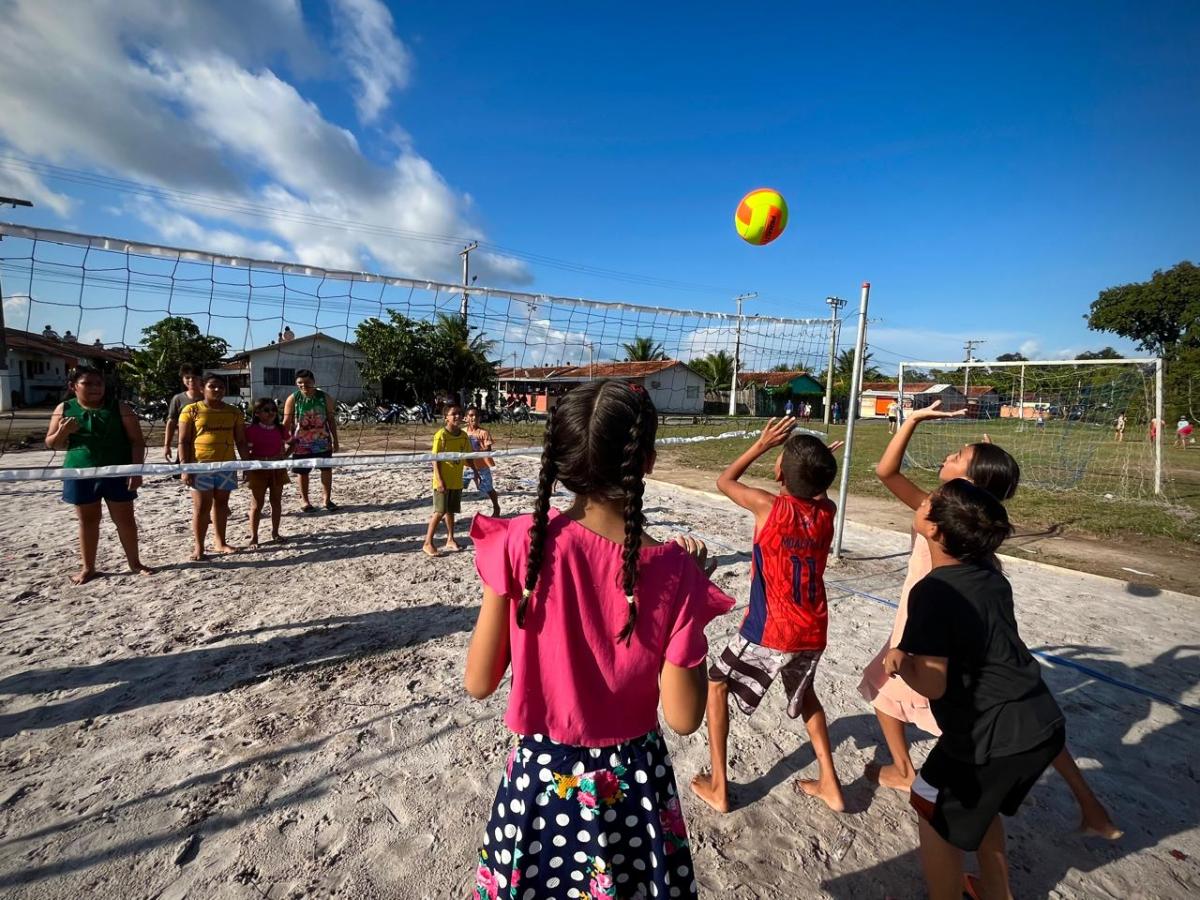 Brincadeiras e atividades esportivas celebram Dia das Crianças no Residencial Parintins
