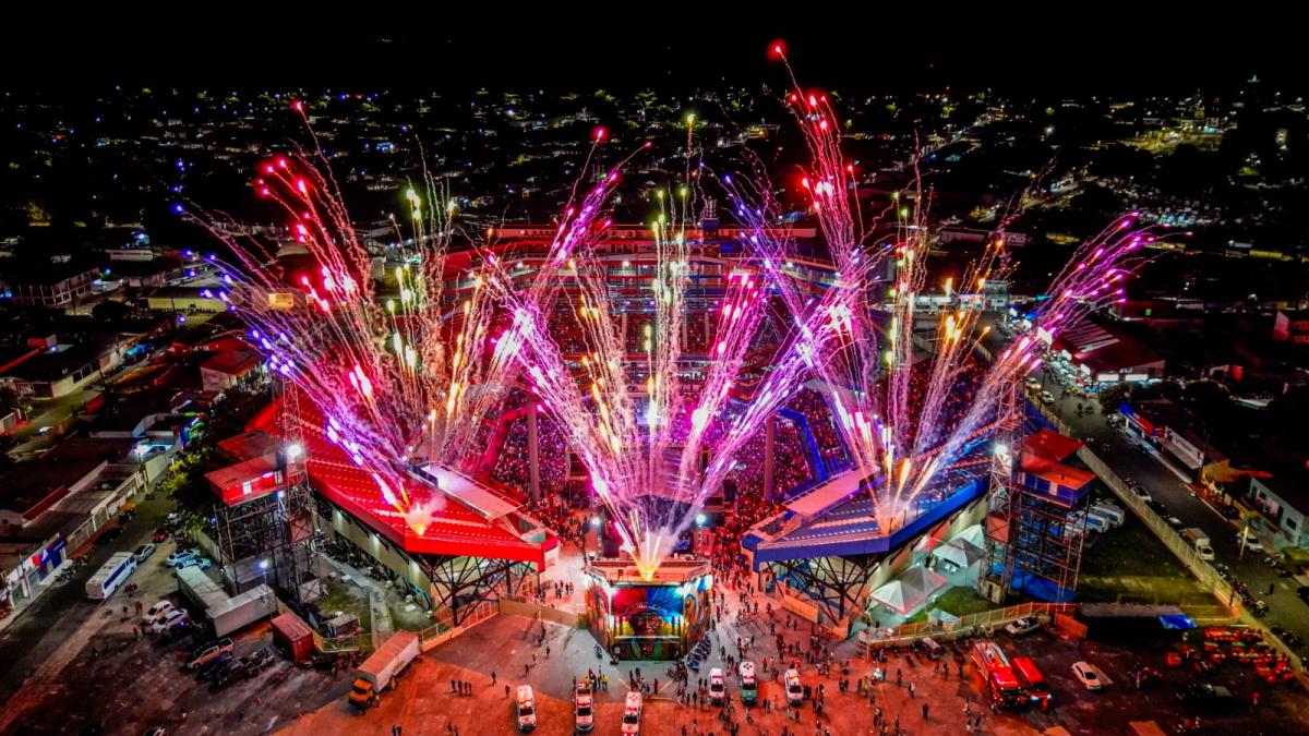 Histórico: Prefeitura de Parintins presenteia população com grandiosa festa da Banda Calcinha Preta