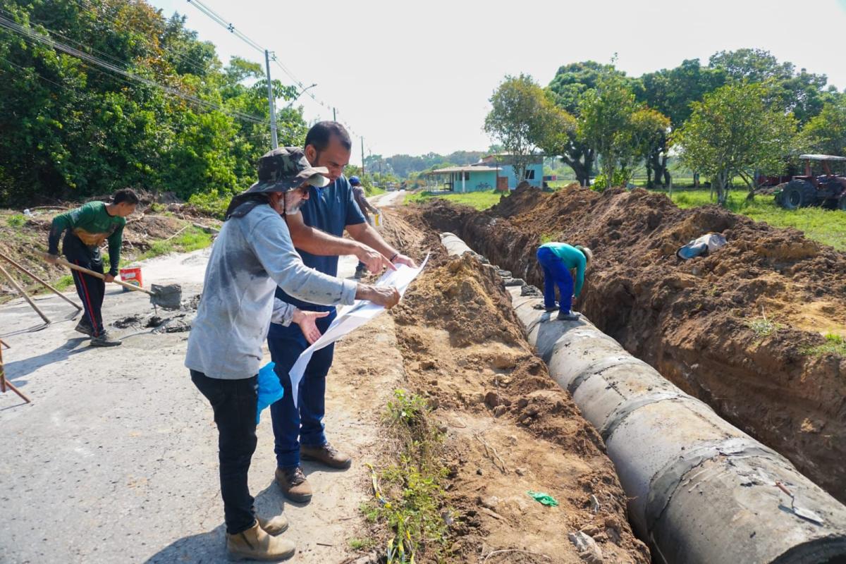 Prefeito Mateus Assayag intensifica obras de drenagem no Macurani