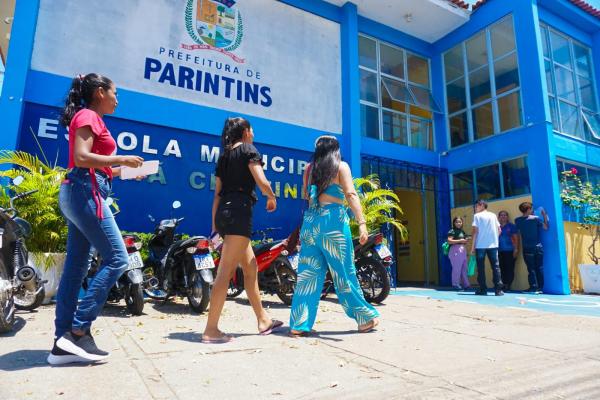 Prefeitura de Parintins investe em cursinho e ônibus gratuitos para participantes do Enem