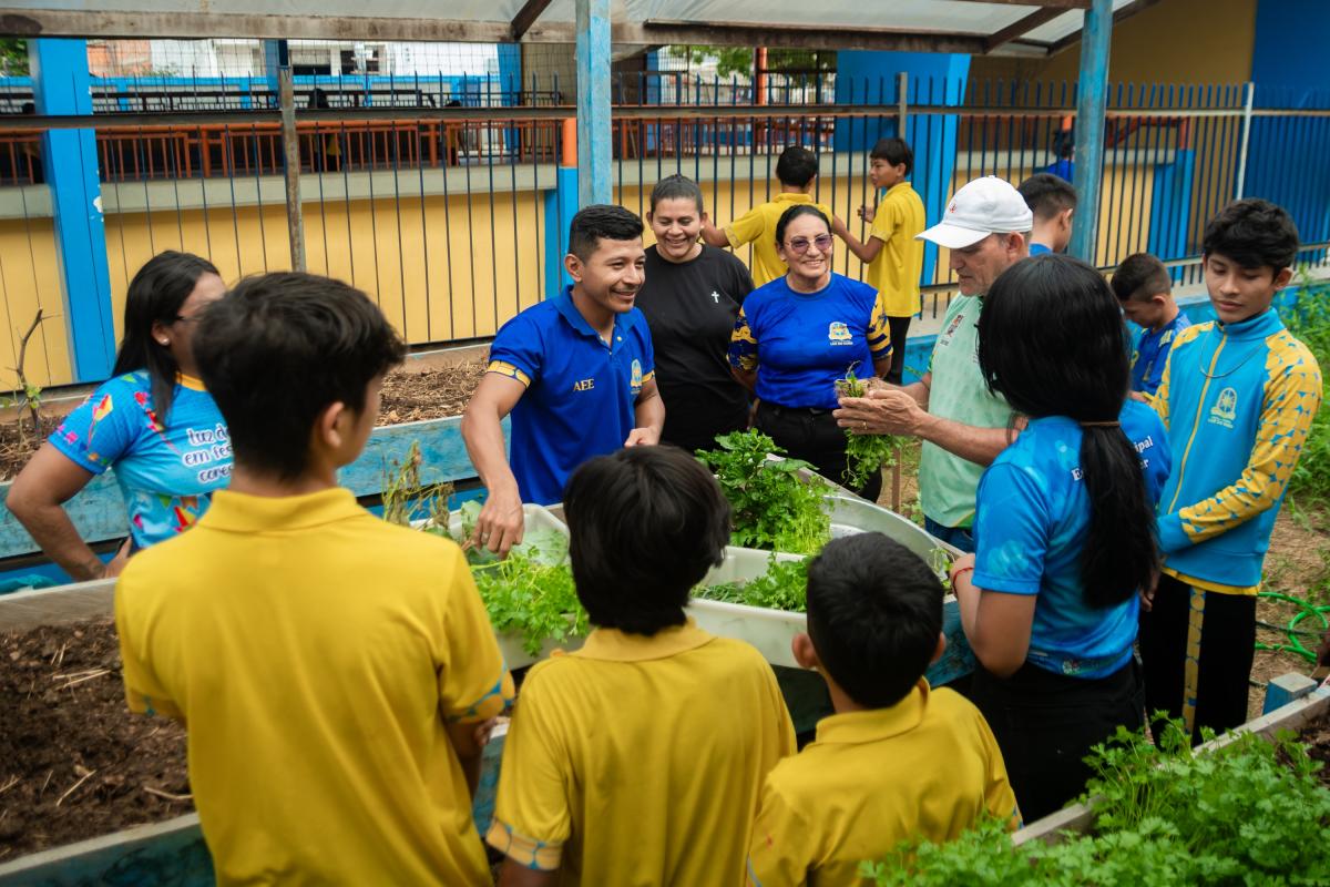 Escola Municipal Luz do Saber é referência em projeto de horta e insere alimentos na merenda dos alunos