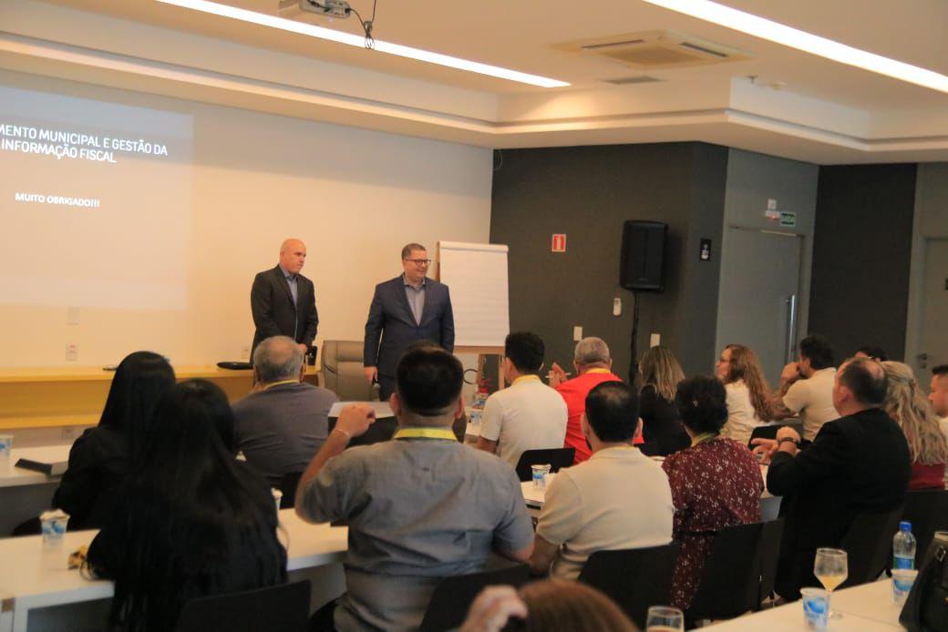 Equipe da Prefeitura de Parintins participa de curso sobre Reforma Tributária em Manaus