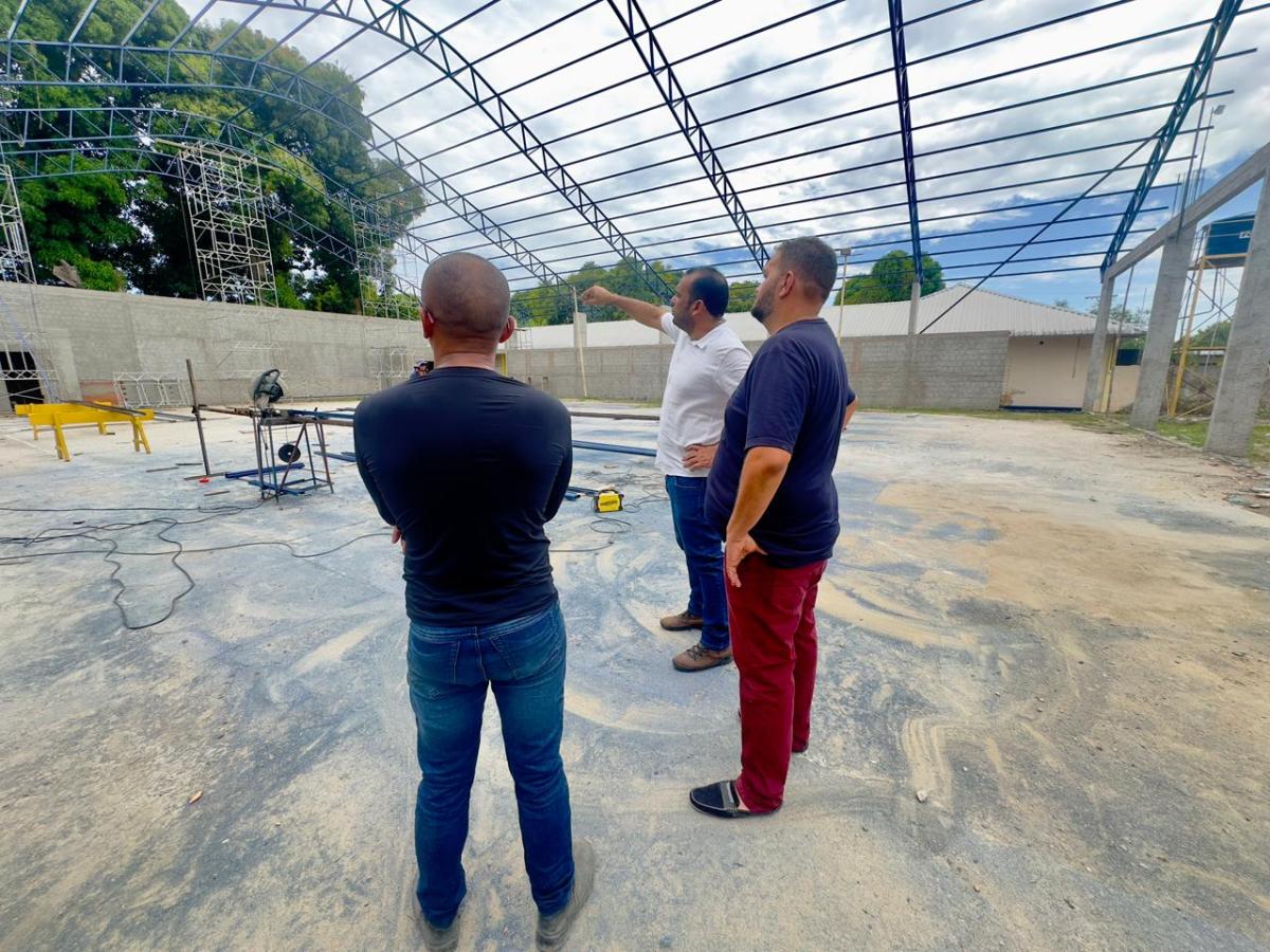 Prefeitura de Parintins acelera construção do ginásio da Escola João Bosco com emenda da deputada Mayra Dias