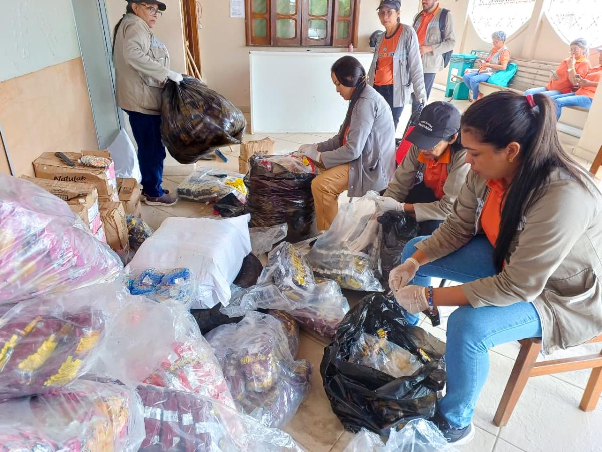 Vigilância Sanitária de Parintins apreende mais de 600 kg de produtos irregulares na Operação Papai Noel