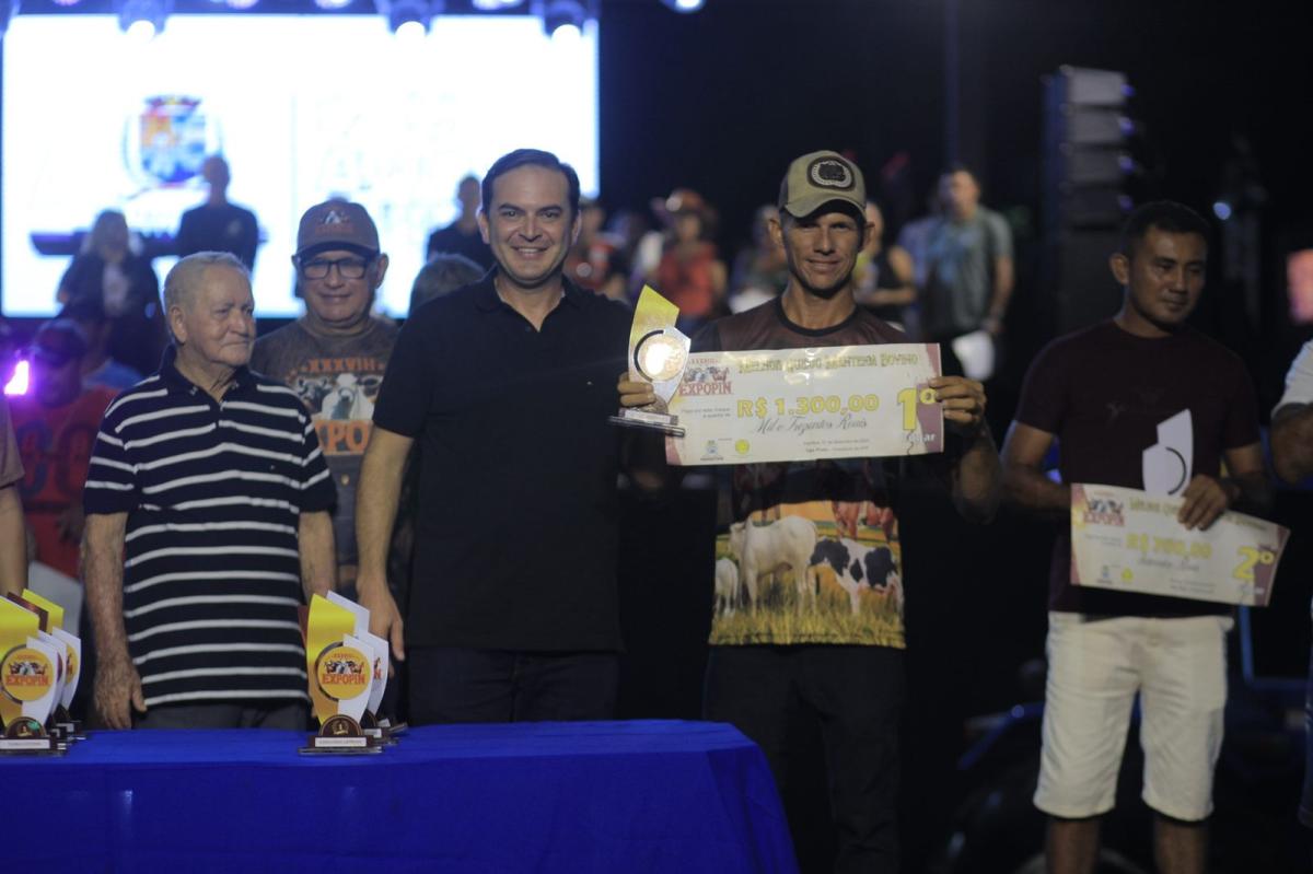 Produtores campeões dos concursos da 38ª Expopin comemoram as premiações da Prefeitura de Parintins
