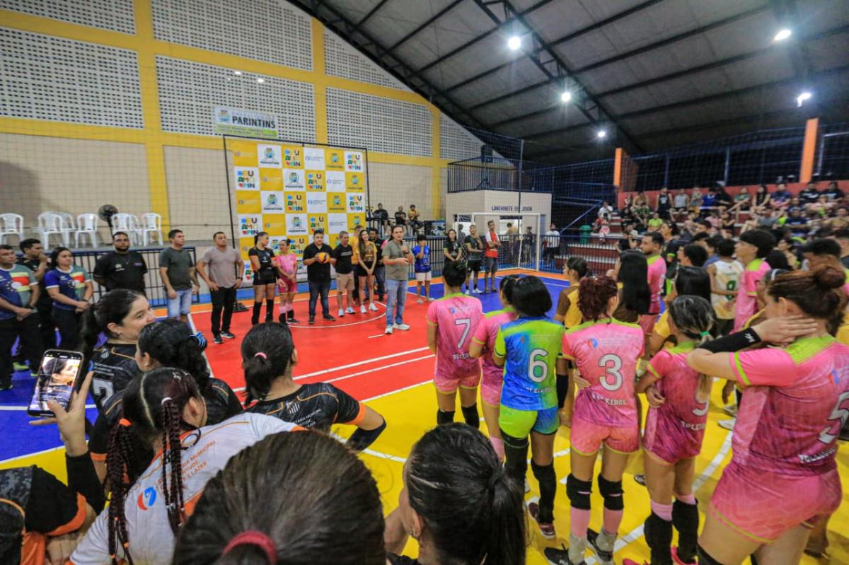Atletas de voleibol e futebol festejam título do IV Copão “Eu Amo Parintins” de Bairros