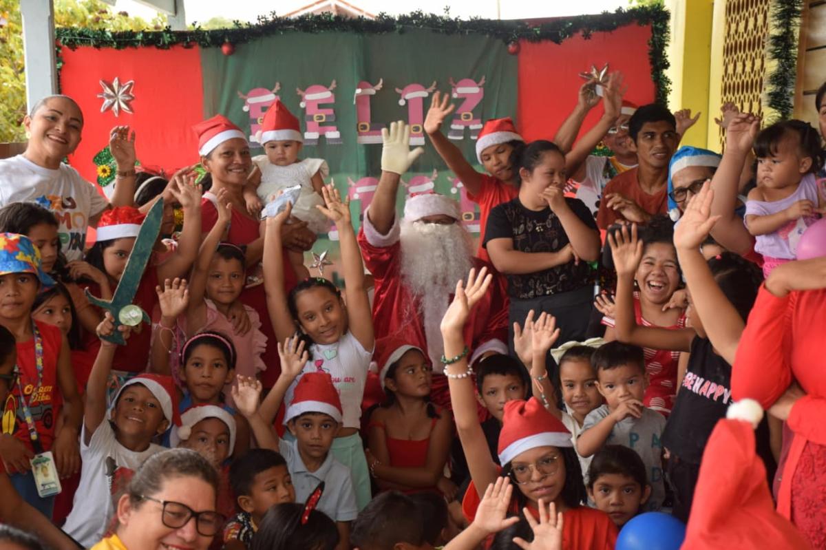 Núcleo Girassol fecha o ano com a magia do Papai Noel