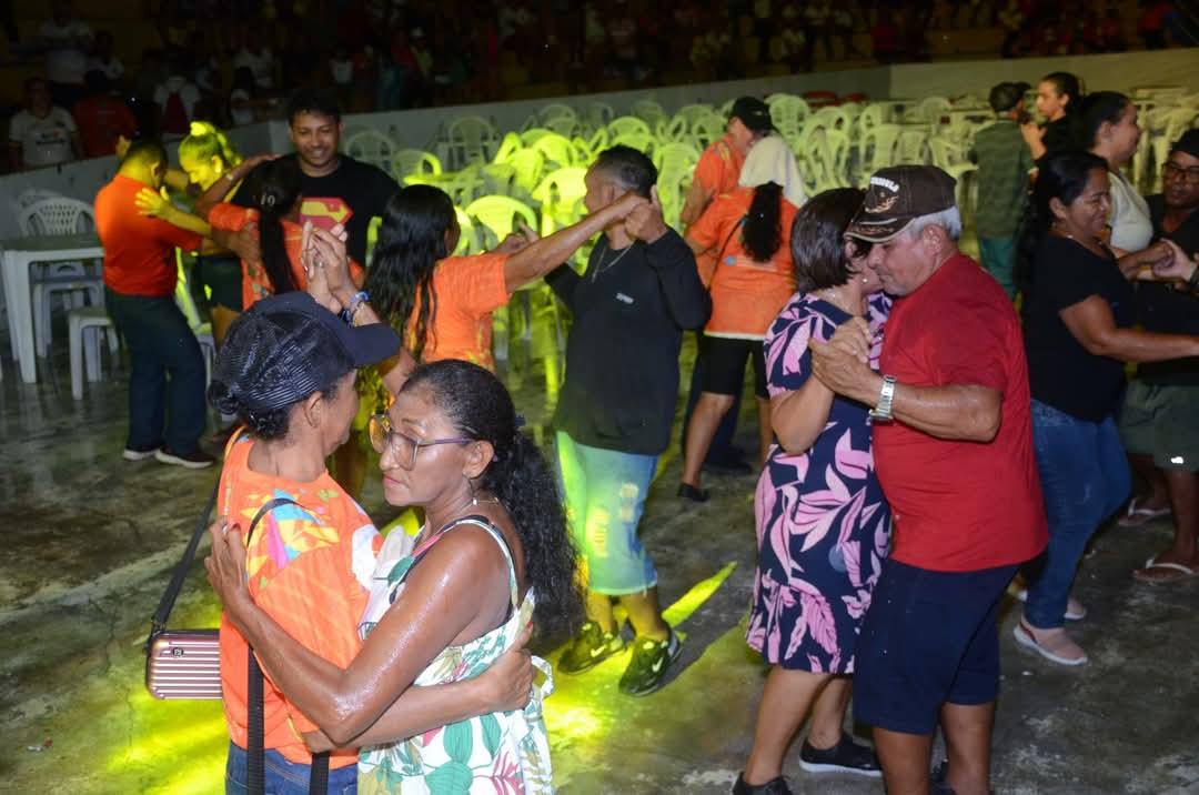 Parceria entre Prefeitura de Parintins e deputada Mayra Dias promove Bolerão dos Idosos