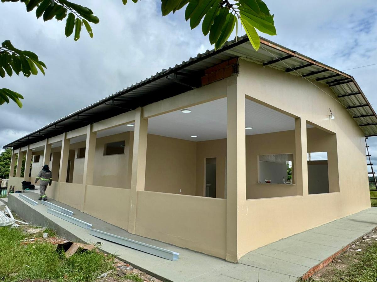 Obra de modernização da Escola Didel Castro no Zé Açu alcança 95% de execução