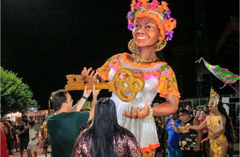Kamélia chega a Parintins nesta sexta-feira e abre programação do Carnailha 2026