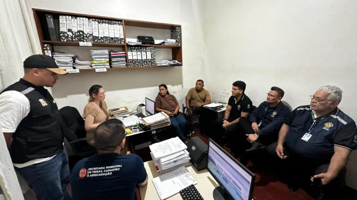 Secretaria de Terras e CRECI-AM discutem segurança jurídica na regularização de imóveis