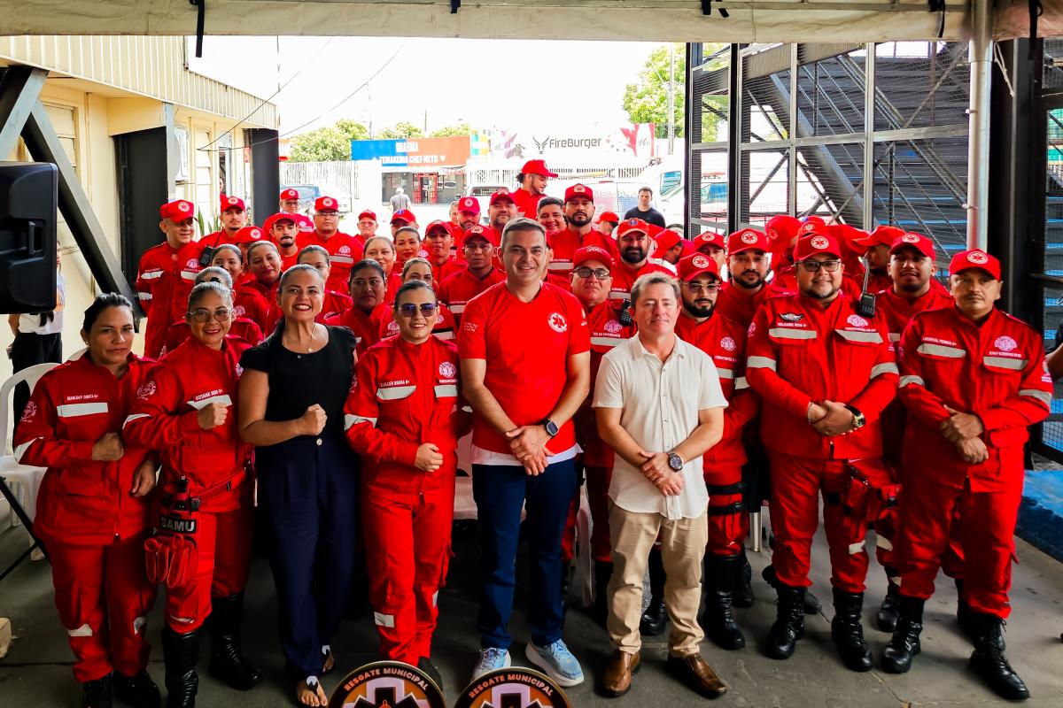 Prefeitura de Parintins investe na valorização do Resgate e entrega novo fardamento a 102 servidores 