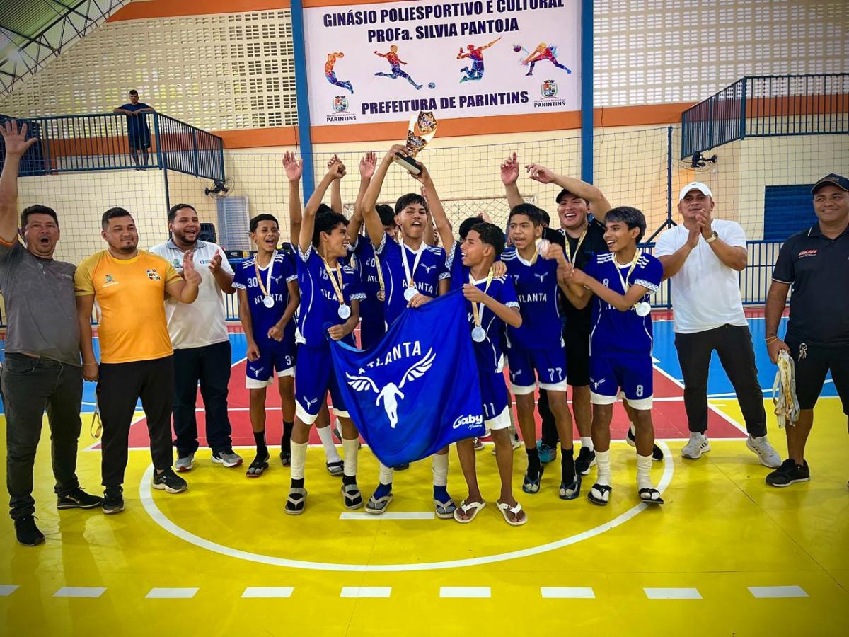 Com troféus e medalhas, crianças e adolescentes festejam títulos da 3ª Copa de Férias “Eu Amo Parintins”