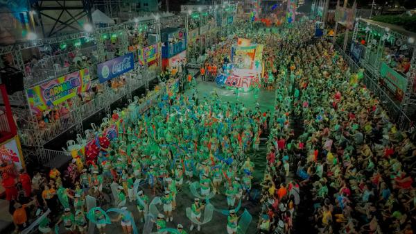 Circuito Carnailha abriu alas para blocos Irreverentes, arrastando multidão no domingo de Carnaval em Parintins