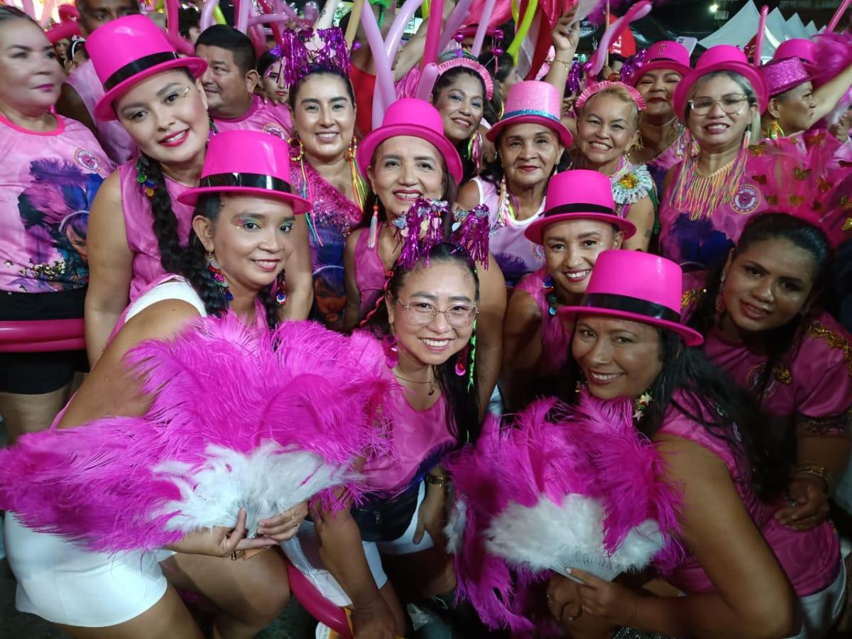 Alunas da Academia ao Ar Livre da Praça da Liberdade dão show no Carnailha e celebram títulos de campeãs e vice