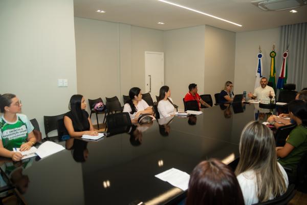 Prefeitura de Parintins realiza reunião semestral para prevenção de risco de fauna no Aeroporto Júlio Belém