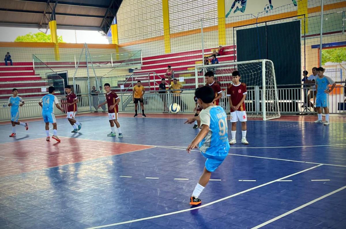 Disputas das modalidades coletivas dão início a etapa final dos Jogos Escolares de Parintins