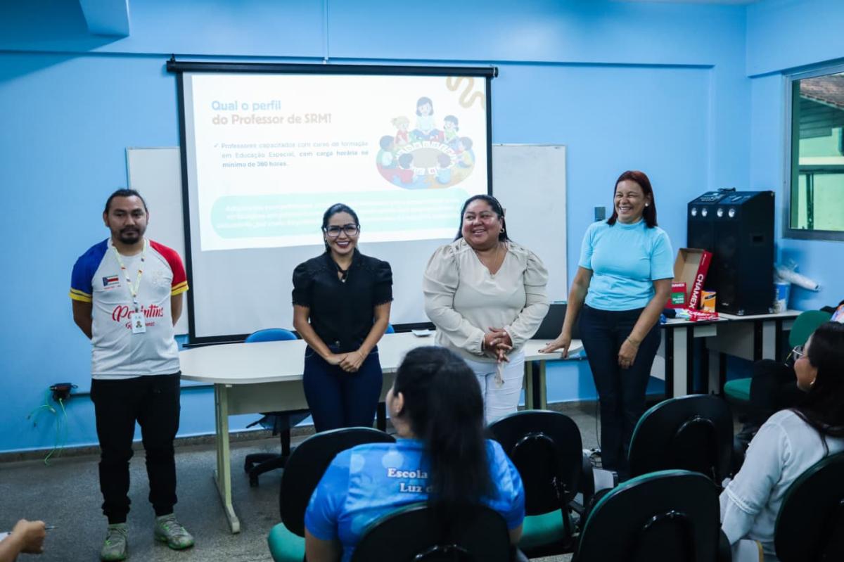 Professores de salas de recursos multifuncionais participam de formação promovida pela Secretaria de Educação 