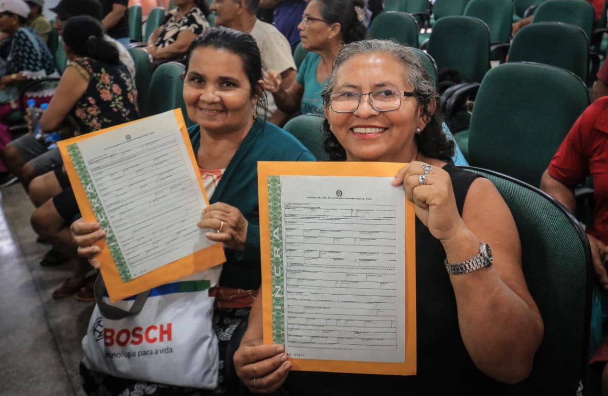 Prefeitura de Parintins e INCRA fortalecem o direito à terra com entrega de títulos definitivos a assentados da Vila Amazônia